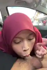 Hijab Merah Suka Ngemut